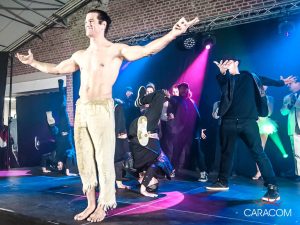 organisateur-soiree-gala-danseurs-et-acrobate