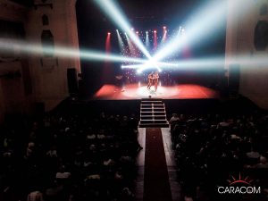 organisateur-spectacles-cirque-jongleurs-en-scene