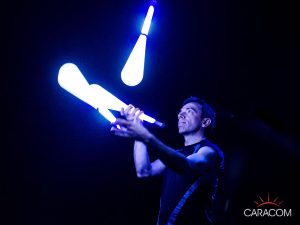 organisateur-spectacles-cirque-jongleurs-invroyables
