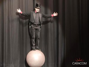 organisation-spectacle-cirque-presentateurs-equilibriste